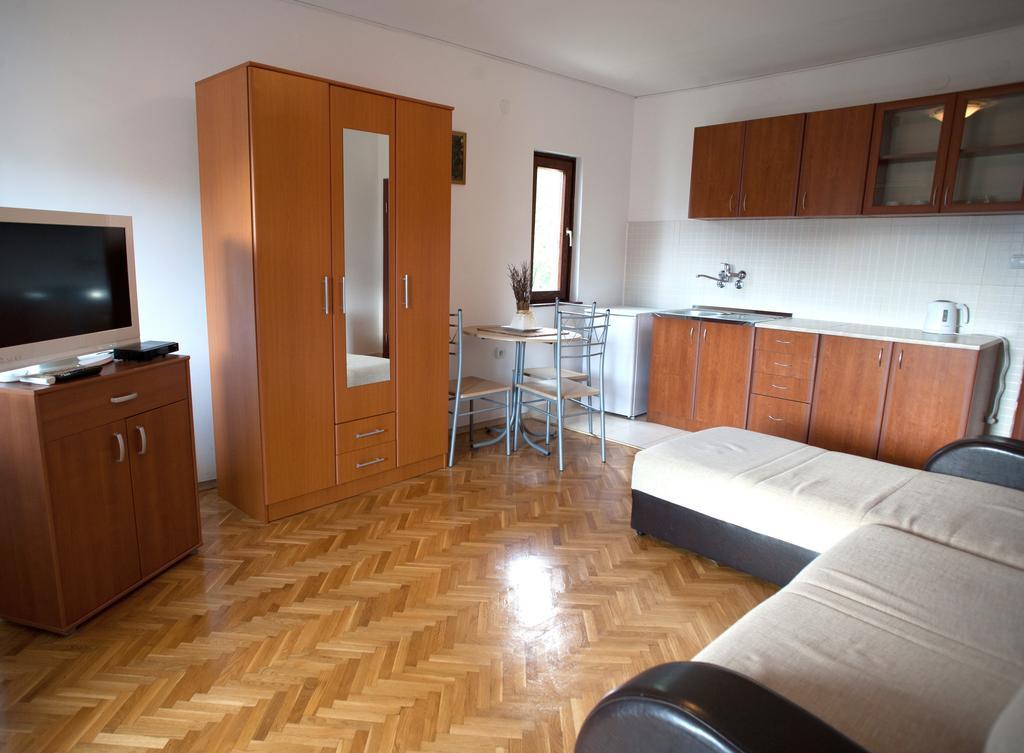 Apartments Villa Illyrik Рисан Экстерьер фото