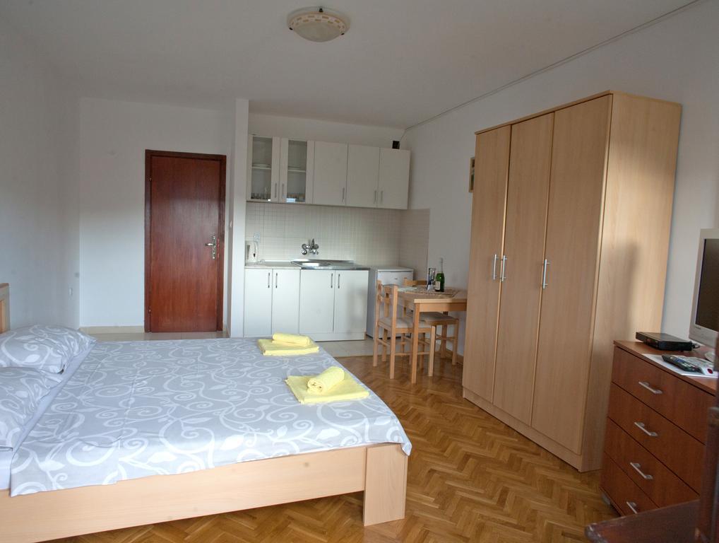 Apartments Villa Illyrik Рисан Экстерьер фото