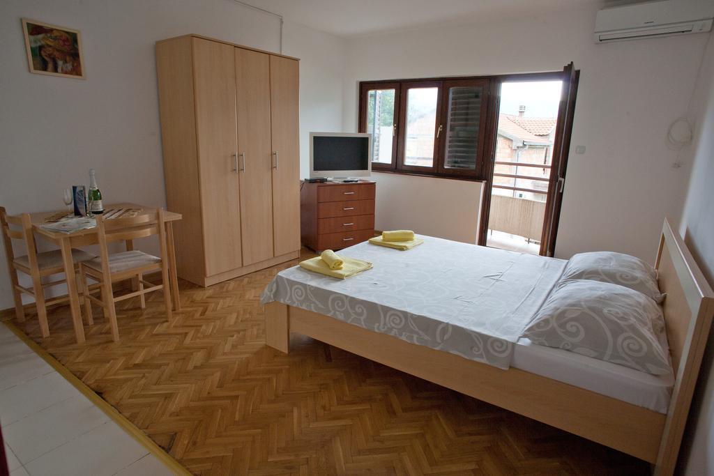 Apartments Villa Illyrik Рисан Экстерьер фото