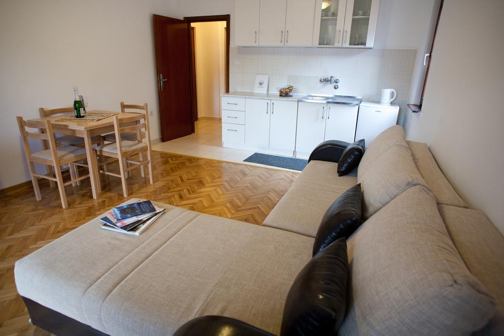 Apartments Villa Illyrik Рисан Экстерьер фото