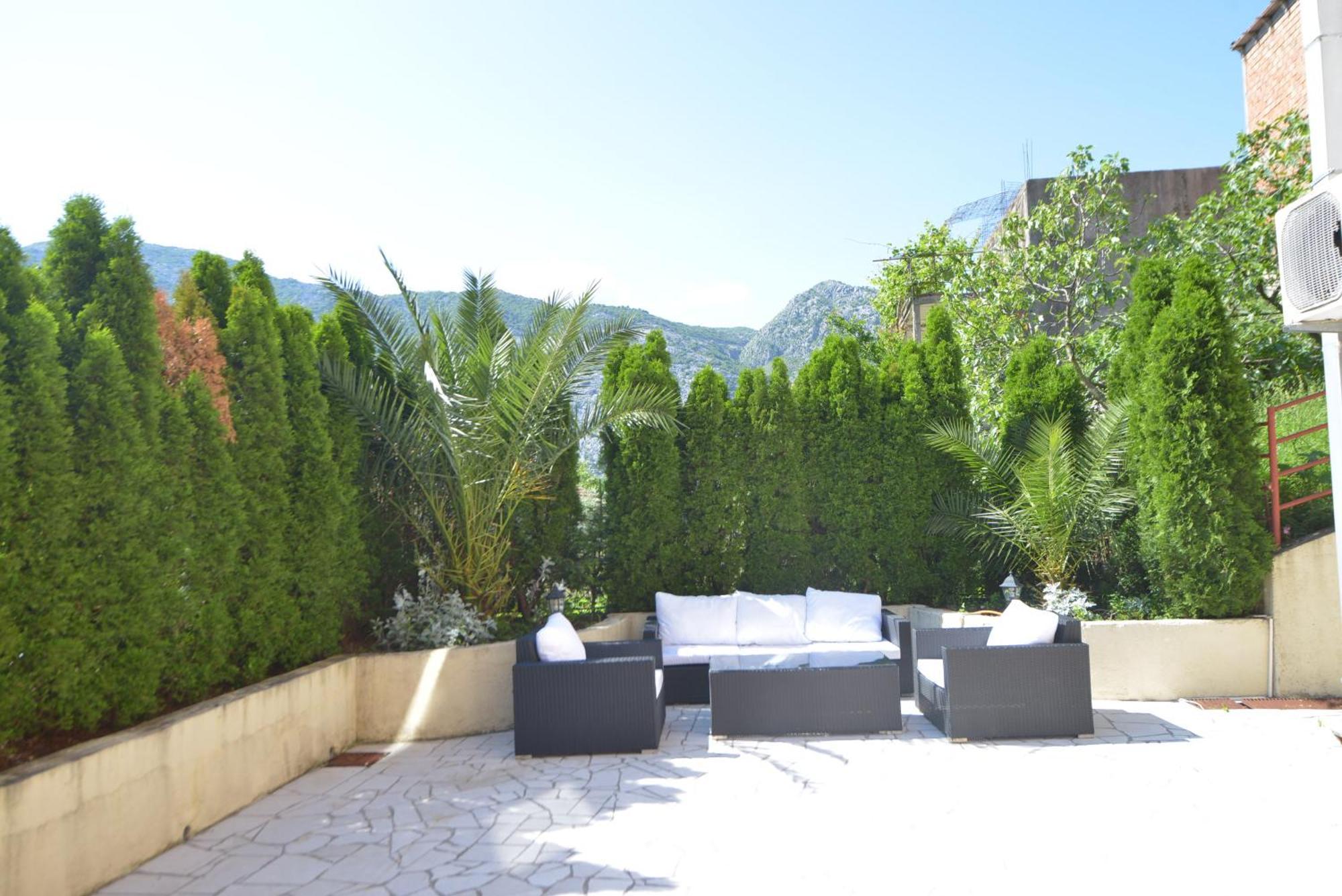 Apartments Villa Illyrik Рисан Экстерьер фото