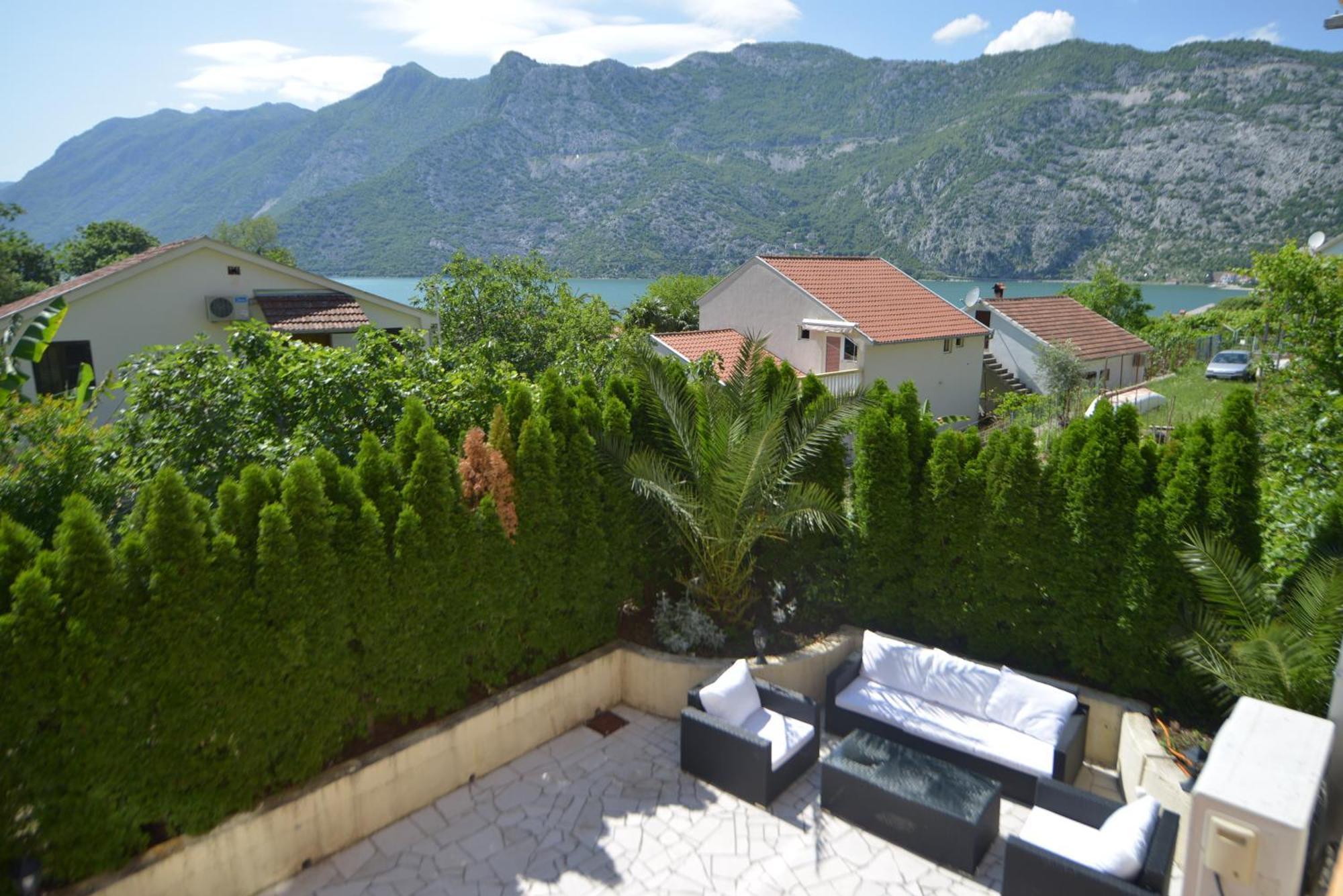 Apartments Villa Illyrik Рисан Экстерьер фото