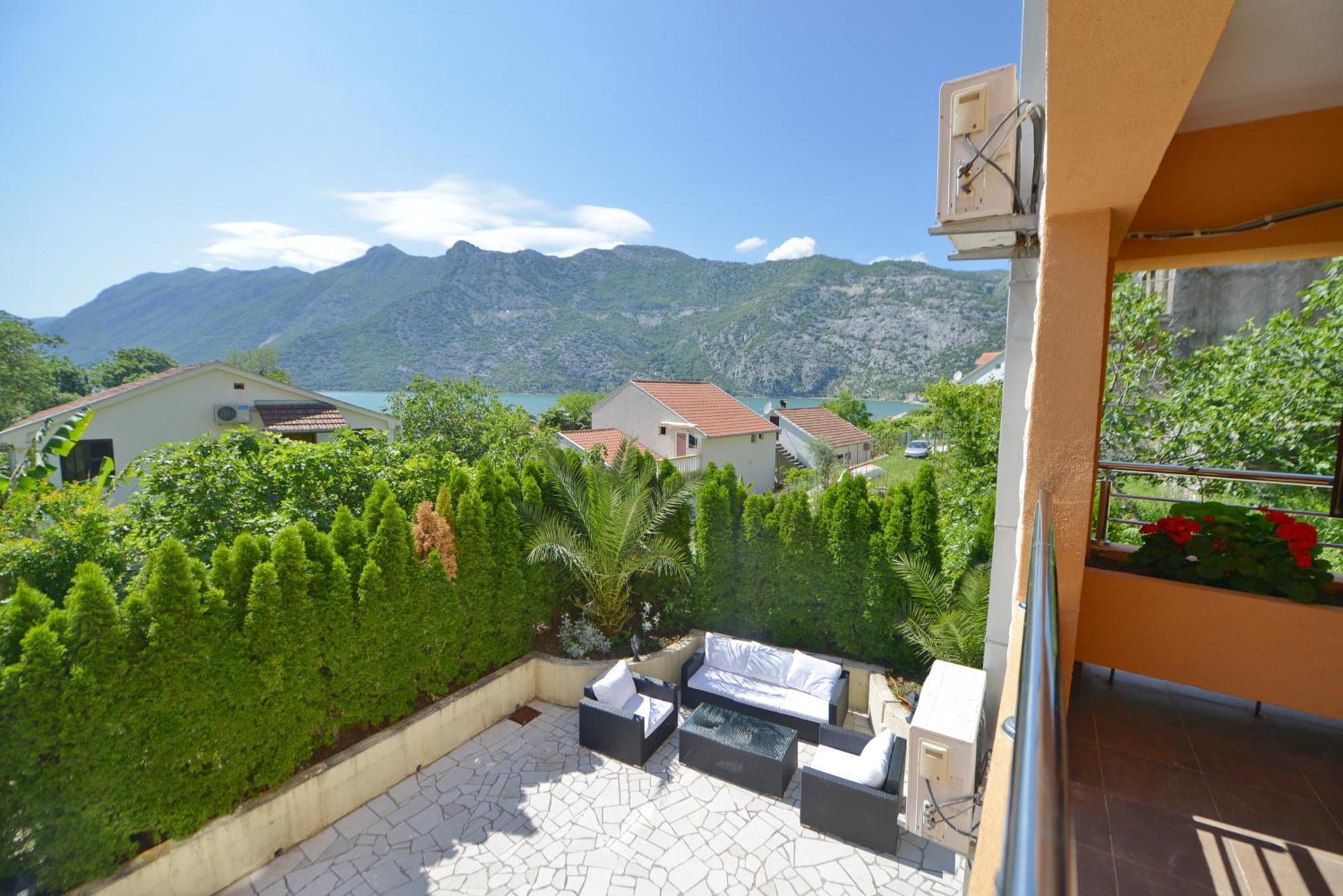Apartments Villa Illyrik Рисан Экстерьер фото