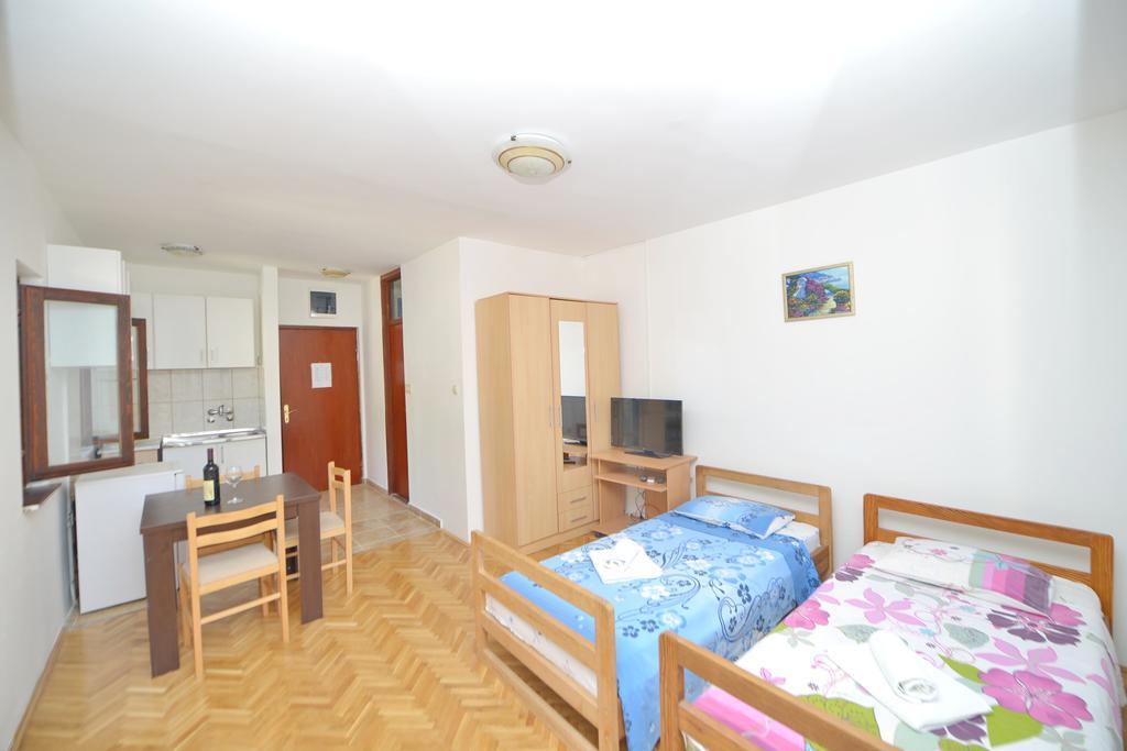 Apartments Villa Illyrik Рисан Экстерьер фото