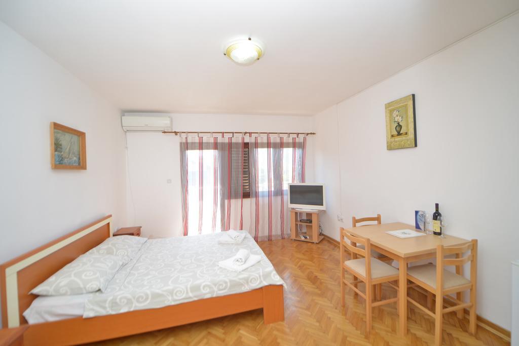 Apartments Villa Illyrik Рисан Экстерьер фото