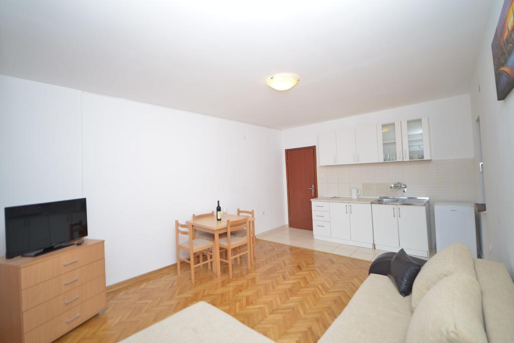 Apartments Villa Illyrik Рисан Экстерьер фото