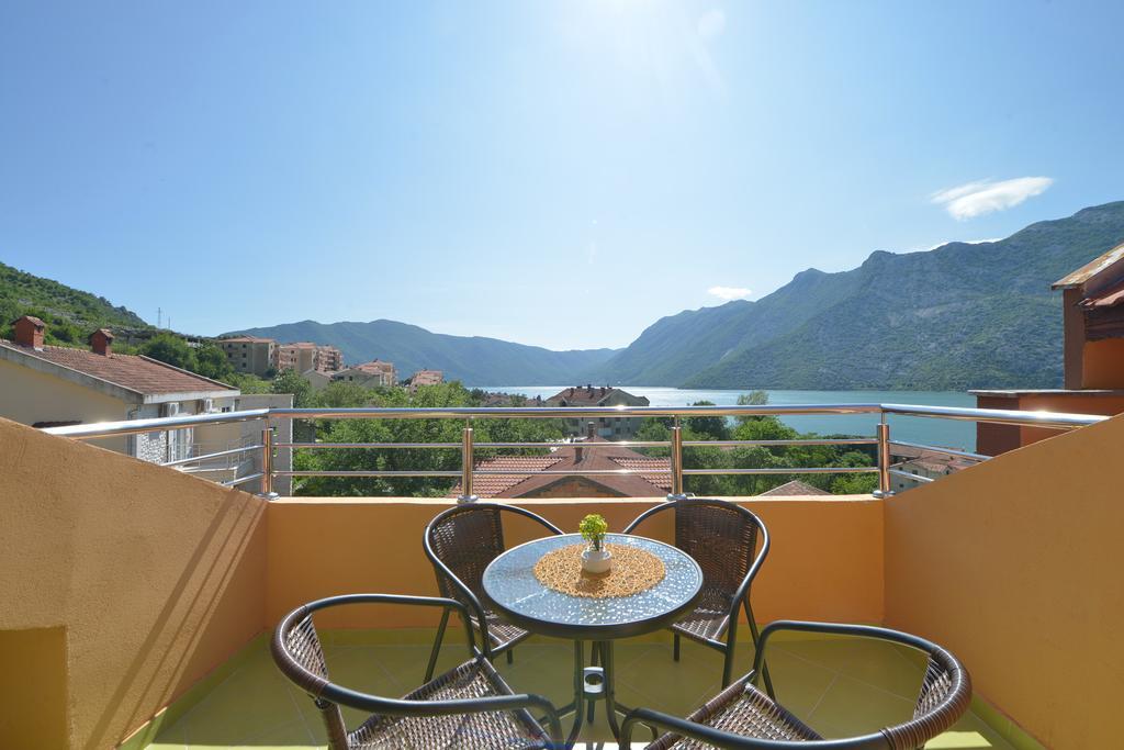 Apartments Villa Illyrik Рисан Экстерьер фото