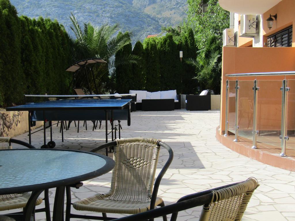 Apartments Villa Illyrik Рисан Экстерьер фото
